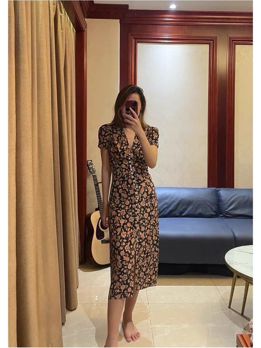 A gorgeous 100% silk dress with a romantic, timeless floral print. - Picture 2 of 7